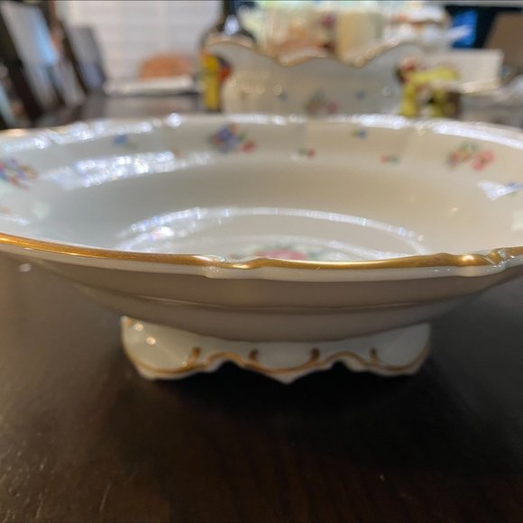 Hutschenreuther Mayfair large salad bowl with feet ( like new condition) - Picture 2 of 6